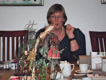 Monika Burgmer stellt Osterbräuche vor. Foto: olpe biologisch